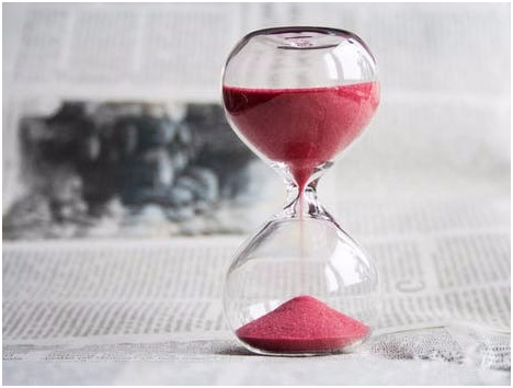 FabModula hourglass with red sand